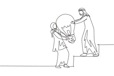 Tek sıra halinde, merdivenlerde ampulü kaldırmaya yardım eden Arap kadını çiziyor. İş fikri, takım çalışması, hedef başarısı, çözüm, başarı, kazanan. Devamlı çizgi çizimi tasarım vektörü illüstrasyonu