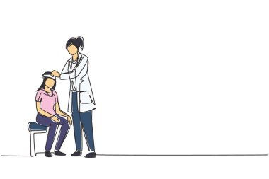 Tek sıra halinde yaralı bir kadının kafasını saran doktor. Sağlık görevlisi ve kadın hasta başı yaralanması. Acil durum ya da ilk yardım konsepti. Modern sürekli çizgi çizimi tasarım grafik vektör çizimi