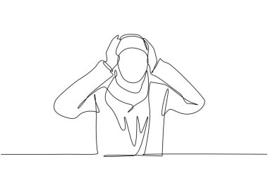 Tek sıra halinde, Arap kadını elleriyle kulaklarını kapatıyor ya da kapatıyor. Duymuyor ya da dinlemiyor. Dişi, ne duymak ister ne de dinlemek. Bir çizgi çizimi grafik tasarım vektörü