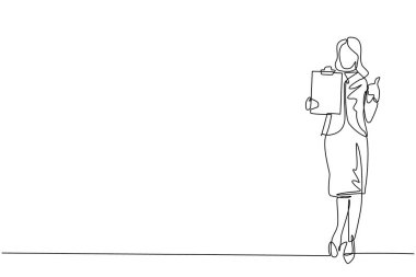 Tek sıra halinde, elinde not panosu olan mutlu bir iş kadını çiziyor ve işaret ya da jest yapıyor. Dosya defterini elinde tutan kişi. Bir çizgi çizme tasarım vektörü