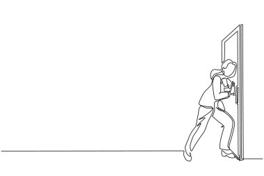 Sürekli koşan genç iş kadınlarını çeken bir çizgi kapıyı kırmak istiyor. İş mücadelesi. Başarı için güç. Kapalı kapılar açılıyor. Tek çizgi çizimi tasarım vektörü grafik çizimi