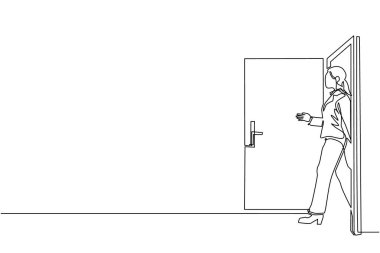 Beyaz arka planda açık kapı çerçevesinde yürüyen tek bir iş kadını çizgisi. Yeni iş girişimleri. Yeni pazara giriyoruz. Kariyer gelişimi. Bir çizgi çizimi grafik tasarım vektörü