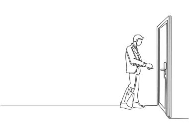 Devamlı çizen bir satırda işadamı anahtarı kapıdaki anahtar deliğine sokuyor. Adam ofis kapısını anahtarla açıyor. Başarı konsepti. Tek çizgi çizimi tasarım vektörü grafiği