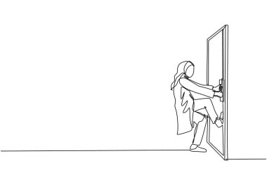 Sürekli bir çizgi halinde, Arap iş kadını gücü ile kapalı kapı tokmağını çekiyor. İş mücadelesi. Başarı için güç. Kapalı kapıyı açıyorum. Tek çizgi çizimi tasarım vektörü grafik çizimi