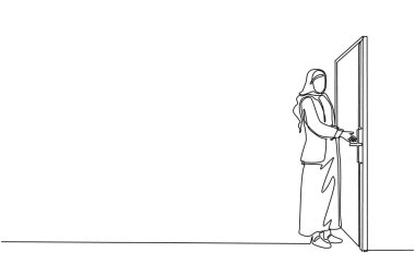 Arabistanlı iş kadınının sürekli çizdiği tek çizgi kapıdaki anahtar deliğine anahtar yerleştiriyor. Kadın, ofis kapısını anahtarla açıyor. Başarı konsepti. Dinamik bir çizgi tasarım vektörü