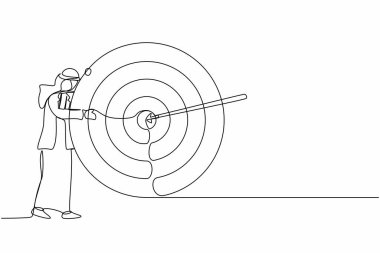 Arap işadamlarına sarılan ve kırmızı hedef çemberinin yanında duran tek sıra, hedefi tam ortasından vuran ok, şirket içindeki başarının sonucunu analiz ediyor. Bir çizgi çizimi tasarımı