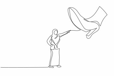 Dev ayakkabılarla tepinen Arap iş kadınını tek sıra çiziyor. Ofis çalışanı dev adımlara işaret ediyor. Minimalizm benzetmesi. Devamlı çizgi tasarımı grafik vektör illüstrasyonu