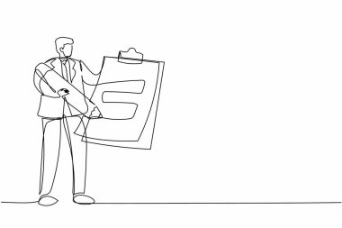 İşadamının durmaksızın durduğu ve elinde listesiyle pano tuttuğu bir satır. İş başarısı planı tamamlandı. Gol başarıları konsepti. Tek çizgi çizimi tasarım vektörü grafik çizimi