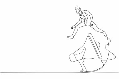 Tek sıra halinde büyük megafonun üzerinden atlayan bir işadamı. Pazarlama teknolojisi. Hoparlör kullanan, duyuru yapan, reklamcılık yapan kişi. Devamlı çizgi tasarımı grafik vektör illüstrasyonu