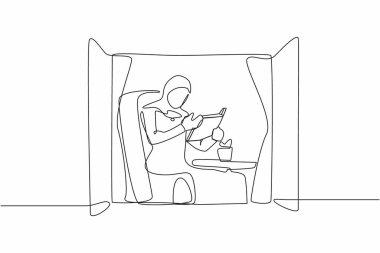 Kitap okuyan genç bir Arap kadını çizen tek sıra. İş kadını okuyucu. Bilgileri güncelleyen kişi oturma odasındaki pencere kenarındaki koltukta oturuyor. Bir çizgi grafik tasarım vektör çizimi