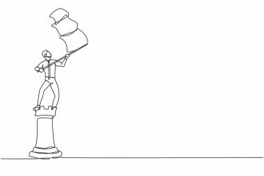 Tek sıra halinde büyük bir kale taşının üzerinde duran ve bayrak sallayan bir işadamı. Başarılı bir liderlik. Strateji kazanma yarışması. Devamlı çizgi tasarımı grafik vektör illüstrasyonu