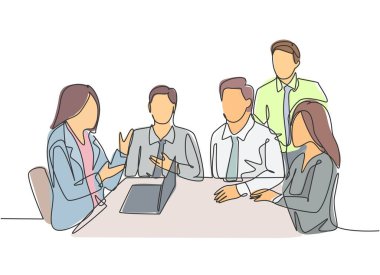 İş planı ve iş organizasyonu ile ilgili koçluk yapan tek bir kadın antrenör çizimi ofisteki genç CEO 'ya. İş eğitimi kavramı sürekli çizgi çizimi tasarım vektörü illüstrasyonu