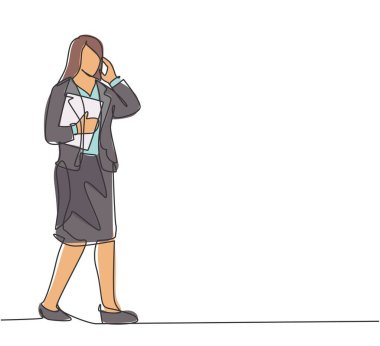 Genç iş kadınının tek sıra halinde ofise yürüdüğü ve arkadaşıyla akıllı telefondan konuştuğu bir resim. İş görüşmesi konsepti. Bir çizgi çizimi tasarım vektörü grafik çizimi