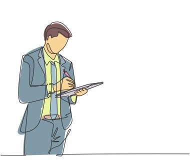 Genç ve mutlu bir erkek işçinin ayakta durduğu tek bir çizim kağıt üzerinde akıl hocasından iş dersi yazarken. İş atölyesi konsepti. Devamlı çizgi çizimi tasarım vektörü illüstrasyonu