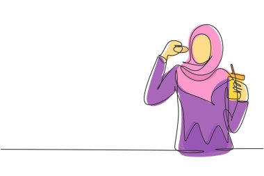 Sürekli bir çizgi halinde genç Arap kadını çörek yerken ve kahve içerken eliyle çiziyor. Afiyet olsun. Lezzetli ve sağlıklı yiyecekler. Tek çizgi çizimi tasarım vektörü grafik çizimi