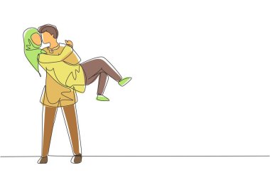 Bir satırda, kucak erkeğini öpen romantik, tatlı bir Arap kadını çiziyor. Evlilik yıldönümünü kutlayan güzel bir kadını taşıyan mutlu bir adam. Modern sürekli çizgi çizim grafik vektörü
