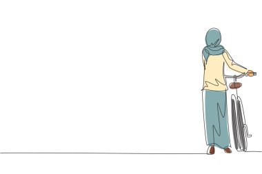 Bisikletli Arap bir bayanın arkasını sürekli bir şekilde çiziyor. Mutlu kız kırsal yolda bisikletle yürüyüşe çıkar. Köylülerin sağlıklı yaşam tarzı. Tek çizgi çizimi tasarım vektörü grafiği