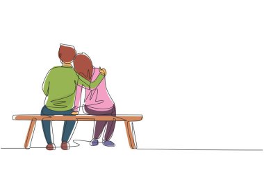Tek sıra halinde romantik çiftler bankta otururken sohbet edip sarılıyorlar. Mutlu çift düğüne hazırlanıyor. Nişan ve aşk ilişkisi. Tek çizgi çizimi tasarım vektörü grafiği