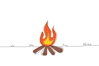 Kamp faaliyetleri için tek sıra halinde şenlik ateşi yakılıyor. Geceleri kamp alanında vücut ısıtır, yemek pişirir, sıcak çay için su pişirirdim. Yürüyüş, seyahat, yolculuk için ekipman. Bir çizgi çizme tasarım vektörü