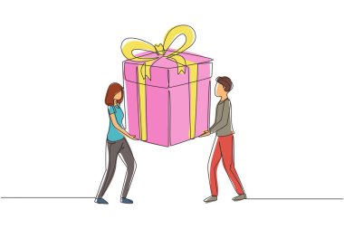 Tek sıra halinde mutlu çifti çeken adam ve kadın büyük bir hediye kutusu taşıyorlar. Büyük ikramiye ya da özel teklif. İyi ki doğdun. Dinamik bir çizgi çizer grafik tasarım vektörü çizer