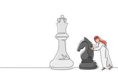 Arap işadamının sürekli bir çizgisi büyük bir satranç taşını itiyor. İş stratejisi ve pazarlama planı. İş konseptinde stratejik bir hamle. Tek çizgi çizimi tasarım vektörü grafik çizimi