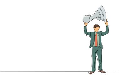 Tek sıra halinde iş adamı elinde tutar, piyon satranç taşını kaldırır. Başarılı girişimcilik taktikleri, stratejileri, iş dünyasındaki üstünlükleri. Bir çizgi çizimi grafik tasarım vektör çizimi