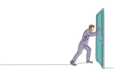 Tek sıra halinde iş adamı beyaz ahşap kapı çerçevesinde kapalı kapıyı itiyor. İş sorunları. Başarı için güç. Kapalı kapılar açılıyor. Devamlı çizgi tasarımı grafik vektör illüstrasyonu