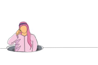 Kafası karışmış Arap işadamlarının çizdiği sürekli bir çizgi delikten çıkıyor. Depresyon ve iş başarısızlığı konsepti. Metafor. Başarısızlık. Yenilgi. Tek çizgi çizimi tasarım vektörü grafik çizimi