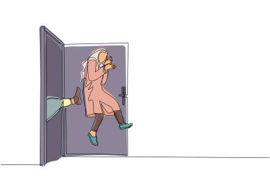 Arabistanlı iş kadınını kapı dışarı eden tek sıra. İşinden azledildi. İşsizlik konsepti. Patron gereksiz yere çalışanı kovdu. Bir çizgi çizimi grafik tasarım vektörü