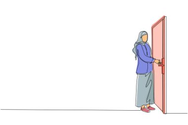 Arabistanlı iş kadınının sürekli çizdiği tek çizgi kapıdaki anahtar deliğine anahtar yerleştiriyor. Kadın, ofis kapısını anahtarla açıyor. Başarı konsepti. Dinamik bir çizgi tasarım vektörü