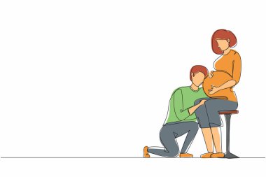 Tek sıra halinde dizlerinin üstüne çöküp hamile karısının karnını dinlerken yeni doğmuş bir bebek bekliyor. Adam hamile kadına sarılıyor. Modern sürekli çizgi çizimi tasarım grafik vektör çizimi