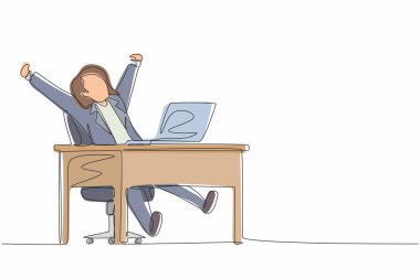 Mutlu iş kadınlarının el kaldırarak kazanmalarını kutlamak için dizüstü bilgisayar kullanarak masa başında oturması. Zaferi kutlamak, olumlu duygu kavramı. Tek çizgi grafik tasarım vektörü