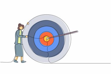 Tek sıra halinde iş kadını kucaklaşması ve hedef çemberinin yanında durması, hedefi tam ortadan vurması, şirket içindeki başarının sonucunu analiz etmesi. Bir çizgi çizme tasarım vektörü