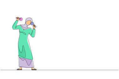 Mariachi 'nin marakas çaldığı tek sıra Arap kadın sokak müzisyeni. Maracas müzik enstrümanlarıyla kadın sanatçı, Ulusal Festivalde mariachi çalgıcısı. Bir çizgi tasarım vektörü