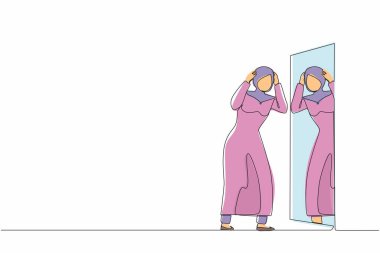 Hayal kırıklığına uğramış Arap iş kadını kendini aynada başarısız görüyor. Akıl sağlığı sorunları. Endişe ve kendine güven eksikliği. Devamlı çizgi tasarımı grafik vektör illüstrasyonu