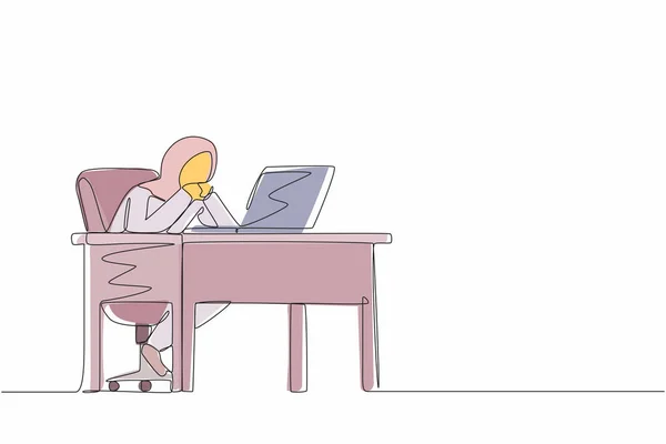 单行画出在笔记本电脑上工作的沉思的阿拉伯女商人 灰心丧气的女性双手放在下巴上表示怀疑 在总部工作 远程工作 工作场所 连续直线设计矢量 — 图库矢量图片