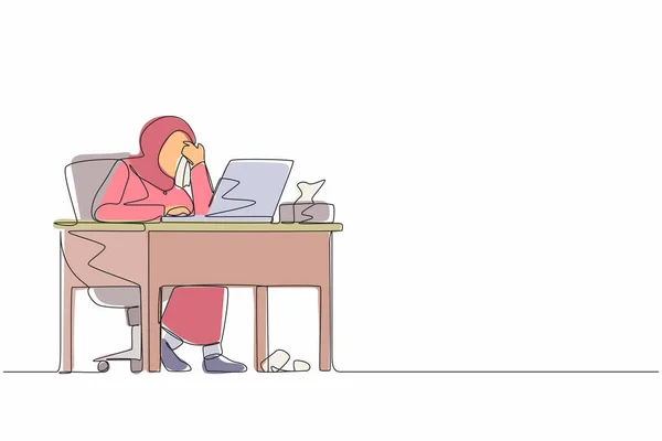 单行画在电脑笔记本电脑上工作的女经理 一名阿拉伯妇女坐在笔记本电脑前 头上有问号 后脑勺上有抓痕 连续直线设计图形矢量 — 图库矢量图片