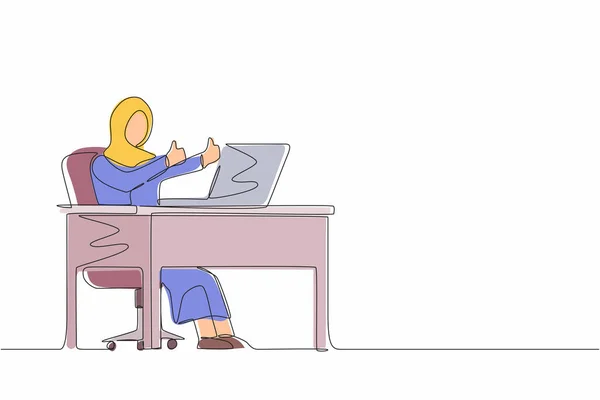 Arap Kadını Çizen Tek Sıra Bilgisayarın Önünde Iyiye Işaret Veriyor — Stok Vektör