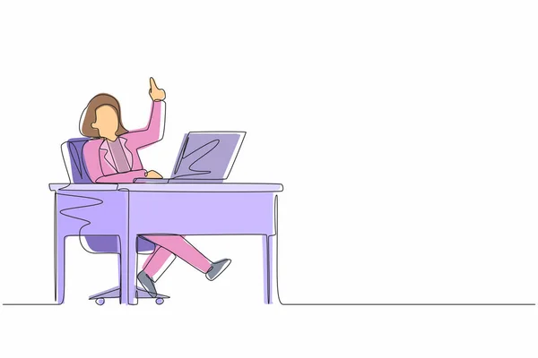 Masada Dizüstü Bilgisayarla Çalışırken Kadınının Aklına Parlak Fikirler Gelmeye Devam — Stok Vektör