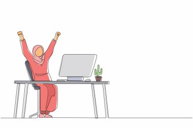 Tek sıra halinde, mutlu bir Arap iş kadını iş yerinde elini kaldırarak oturuyor. Ofis çalışanı şirketten gelen maaş zammını kutluyor. Bir çizgi çizimi tasarım vektörü illüstrasyonu