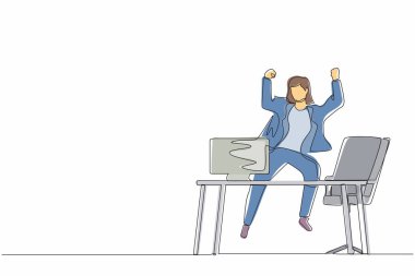 İşyerinde elini kaldırarak mutlu iş kadını atlayışı yapan bir satır. Bayan yönetici şirket ürün satışlarının artmasını kutluyor. Tek çizgi çizimi tasarım vektörü grafiği