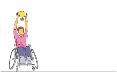 Tekerlekli sandalyedeki engelli adam altın kupa sahibi. İnsan rehabilitasyonu. Maç turnuvası, spor antrenmanı, meydan okuma. Bir çizgi grafik tasarım vektörü