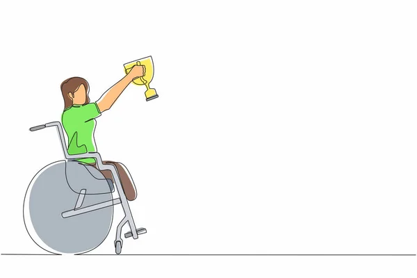車椅子で幸せなスポーツ女性を描く連続1行は黄金のカップトロフィーの勝者を保持します 人の回復 ゲームの競争 スポーツトレーニング 1本の線画ベクトルグラフィック — ストックベクタ