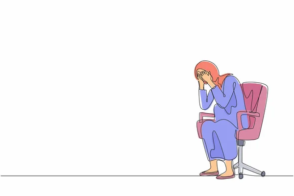 Kontinuerlig Linje Ritar Frustrerade Arabiska Affärskvinna Håller Huvudet Sitter Ensam — Stock vektor