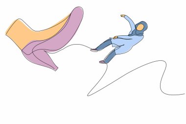 Koca Ayak 'ın attığı başarısız Arap iş kadını çizimleri devam ediyor. Çalışanlar şirketten işsiz kalıyorlar. Minimalist metafor kavramı. Tek çizgi çizimi tasarım vektörü grafik çizimi