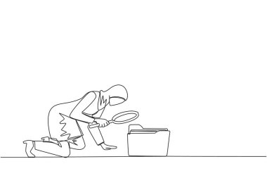 Sürekli çizen Arap iş kadını elinde büyüteç klasör renklendirme simgesi tutuyor. Daha güvenli bir yere taşınmak için eski dosyalara bakmak hala önemli. Tek çizgi çizme vektör illüstrasyonu