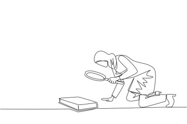 Arap iş kadını elinde büyüteçle kitaba bakarken çekilmiş tek bir çizim. Bilimsel bir çalışma kitabından bayilik verme hakkında bilgi arıyorum. Aralıksız çizgi grafik çizimi