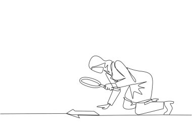 Arap iş kadınının çizdiği tek çizgi aşağı baktı oklara büyüteçle baktı. Yönü kontrol et, ya büyüyen bir işe doğru ya da iş kaybına yol açıyor. Devamlı çizgi tasarımı grafiği