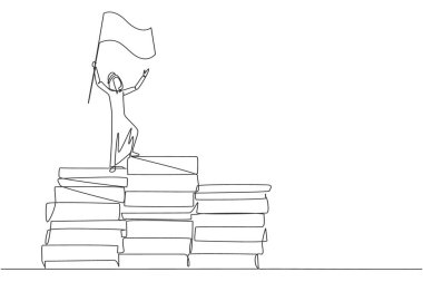 Arap işadamının kağıt yığınları üzerinde bayrak çekerken çizdiği tek bir çizgi. Bir sürü veriyle iş planı oluşturun. Her ne kadar çok iş olsa da kazanan. Aralıksız çizgi