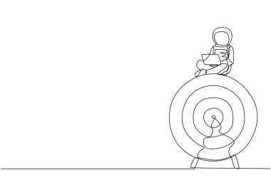 Devamlı tek satır halinde dev ok tahtasında oturan genç astronot dizüstü bilgisayarını çiziyor. Keşif gezilerinin birinci derece hasarla ilgili sorunları var. Tek çizgi çizme vektör illüstrasyonu